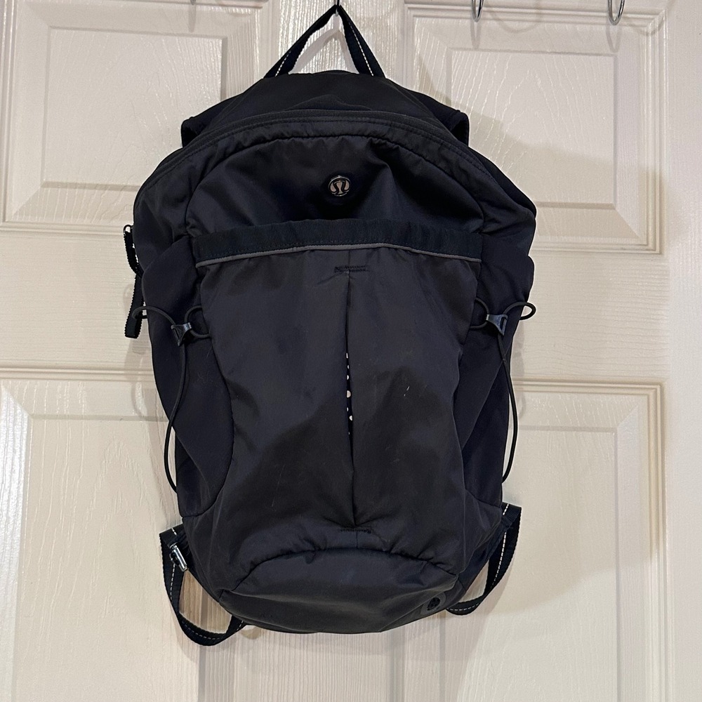 Lululemon Run Things Backpack Black Active Hydration Ready Reflective Bag
